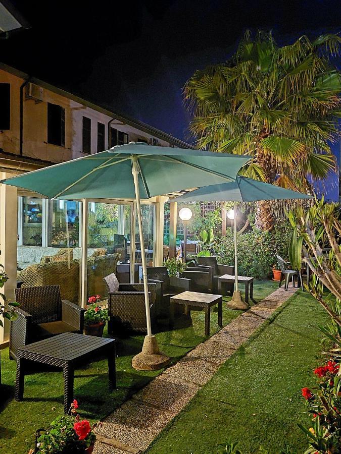 Hotel Patrizia Marina di Massa Exterior foto